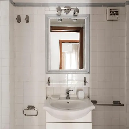 Aurelia 386 Vatican House